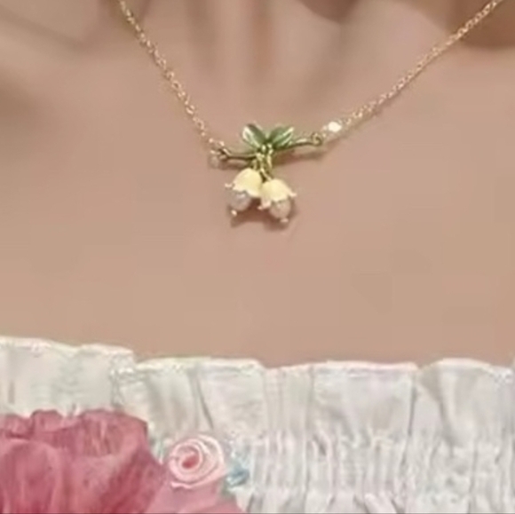 Fashion Jewelry Jewelry - Chic Olive Bow and White Petal Necklace